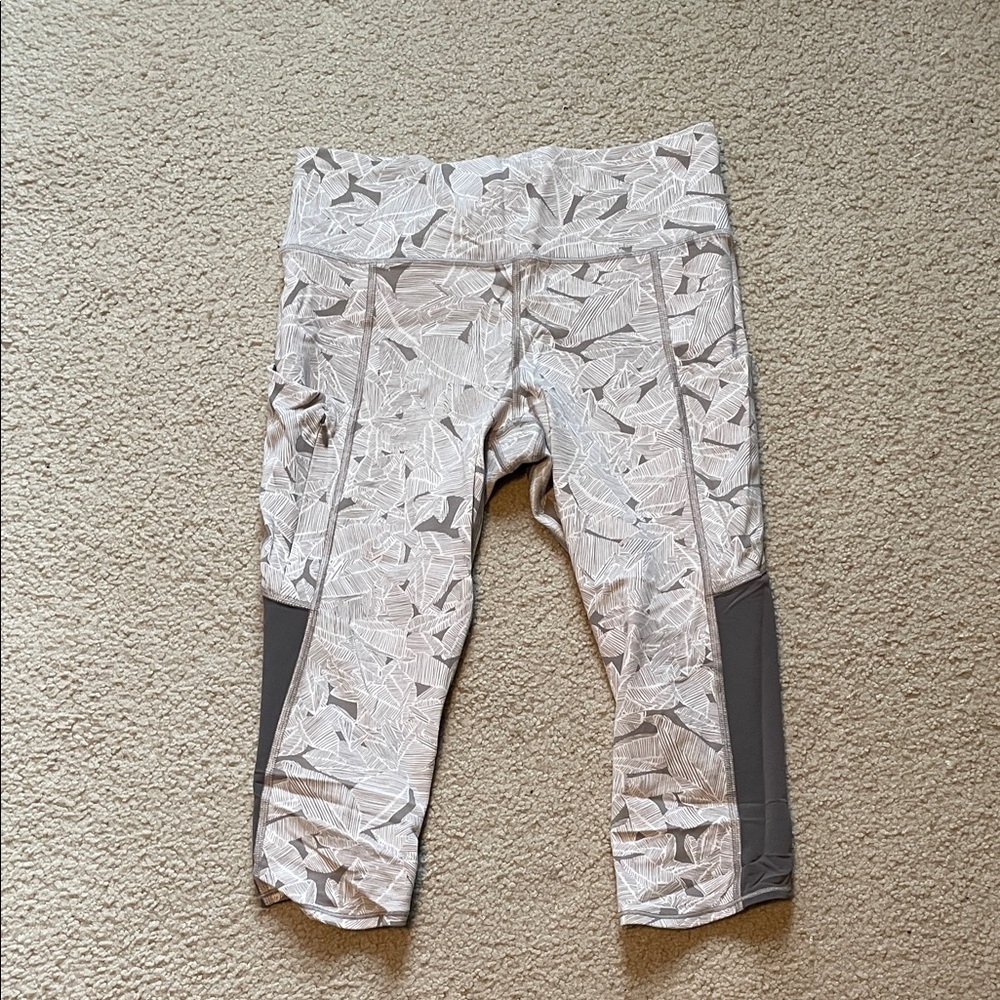 Athleta Beige & Gray Leaf-Print Capri Leggings